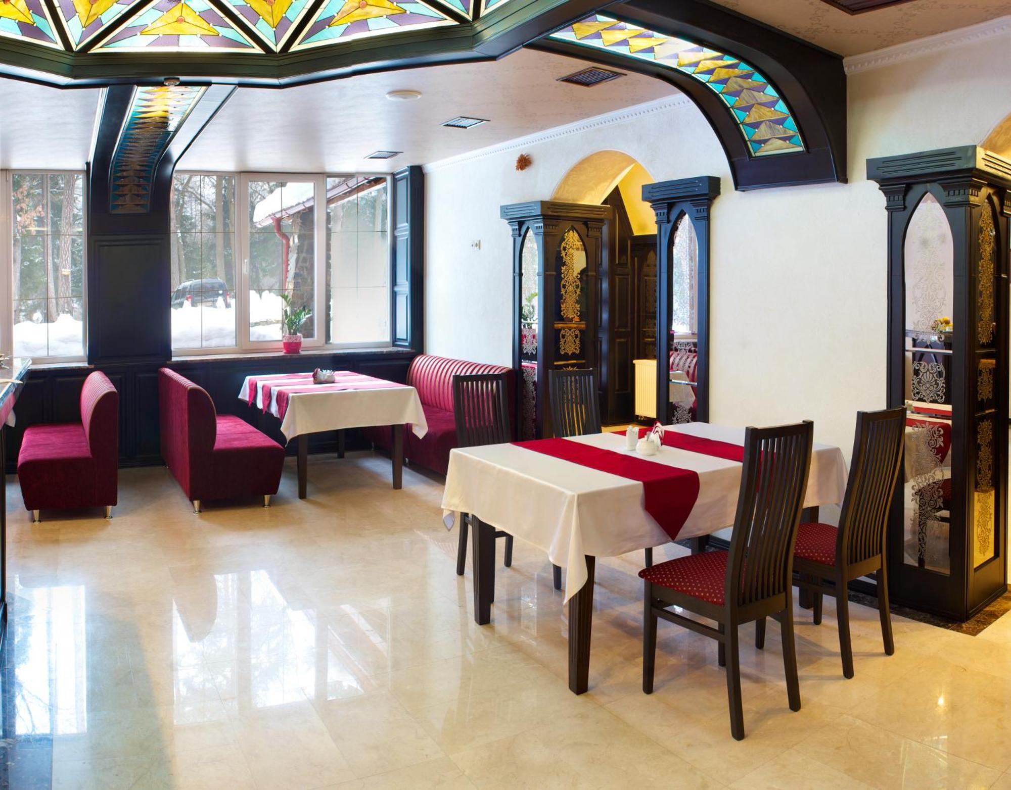 Sherwood Hotel Довгомостиська Екстер'єр фото