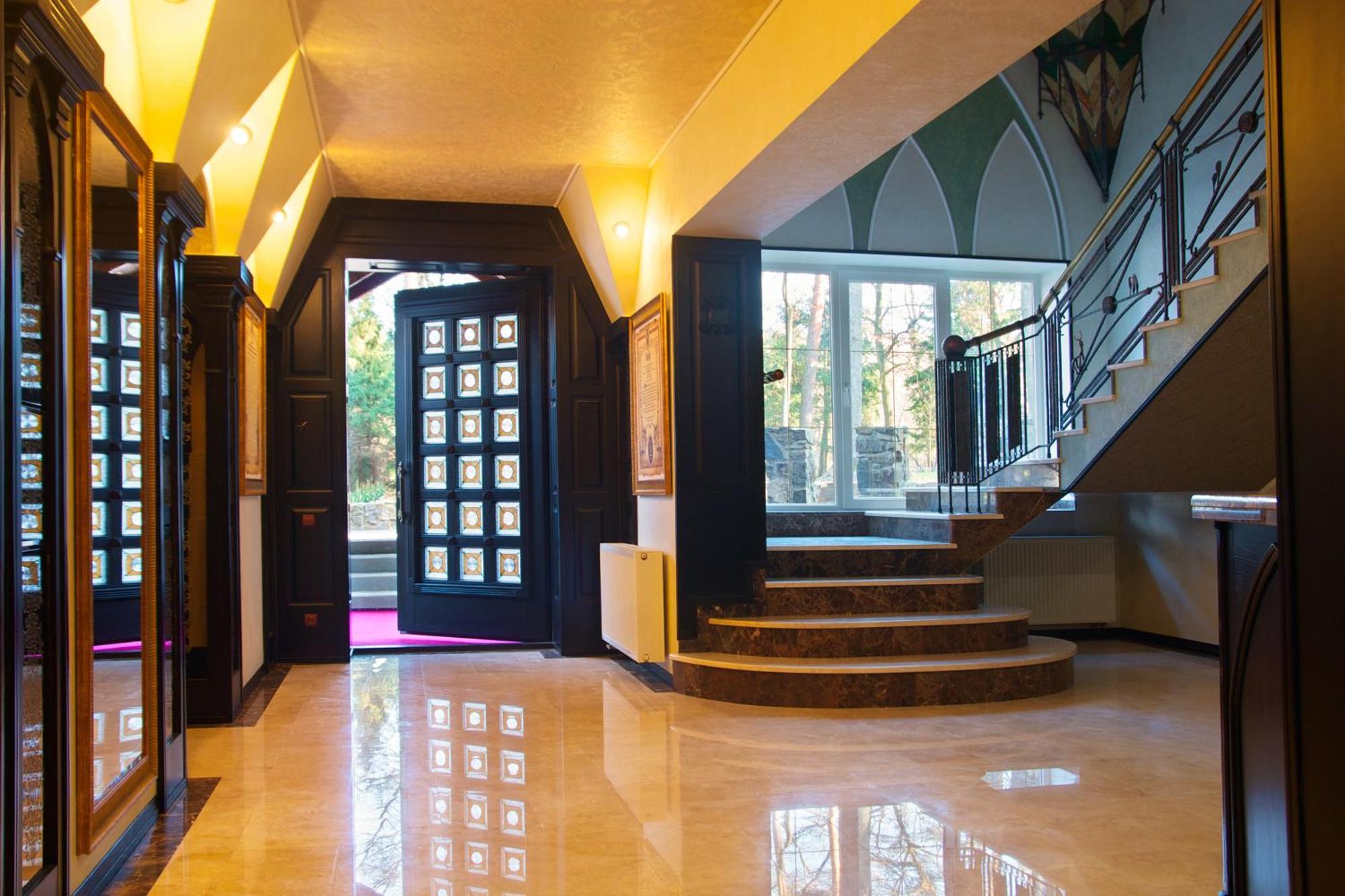 Sherwood Hotel Довгомостиська Екстер'єр фото