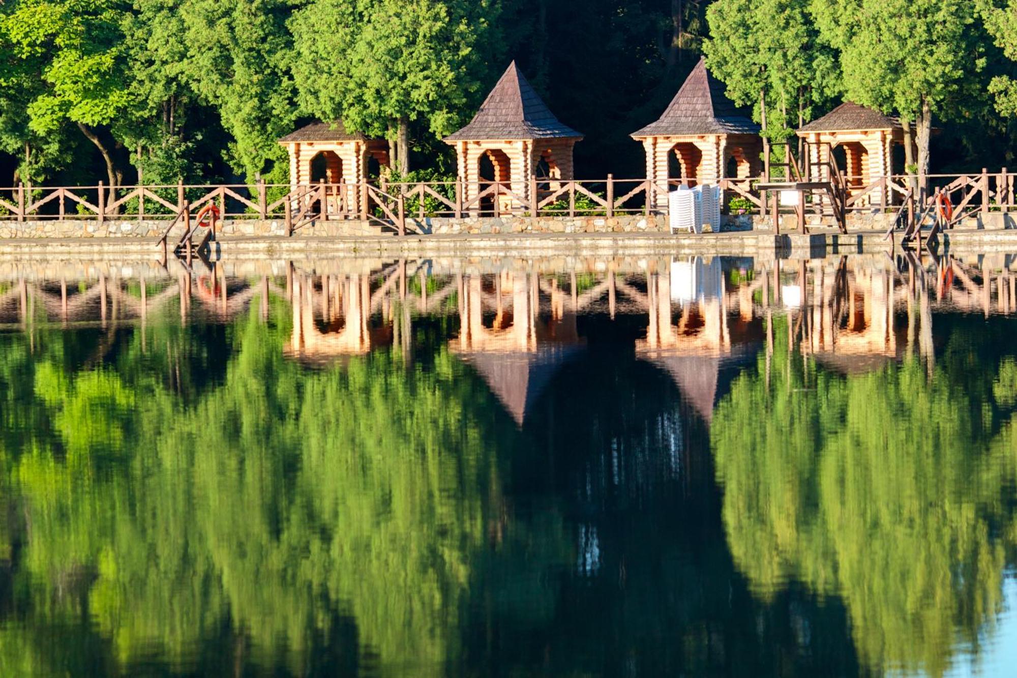 Sherwood Hotel Довгомостиська Екстер'єр фото