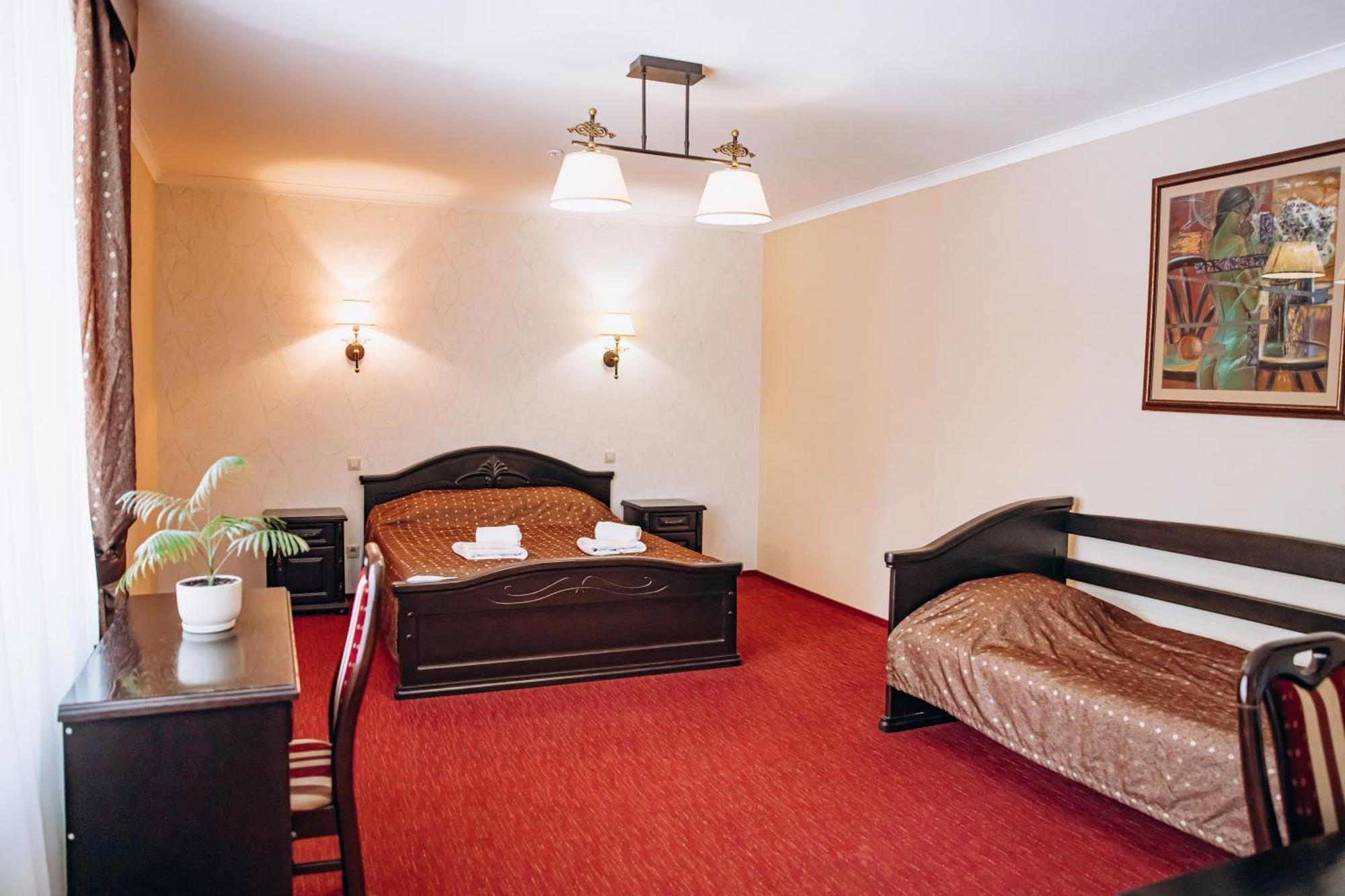 Sherwood Hotel Довгомостиська Екстер'єр фото