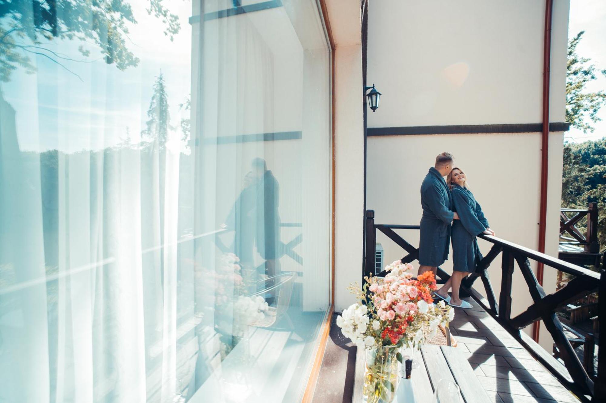 Sherwood Hotel Довгомостиська Екстер'єр фото