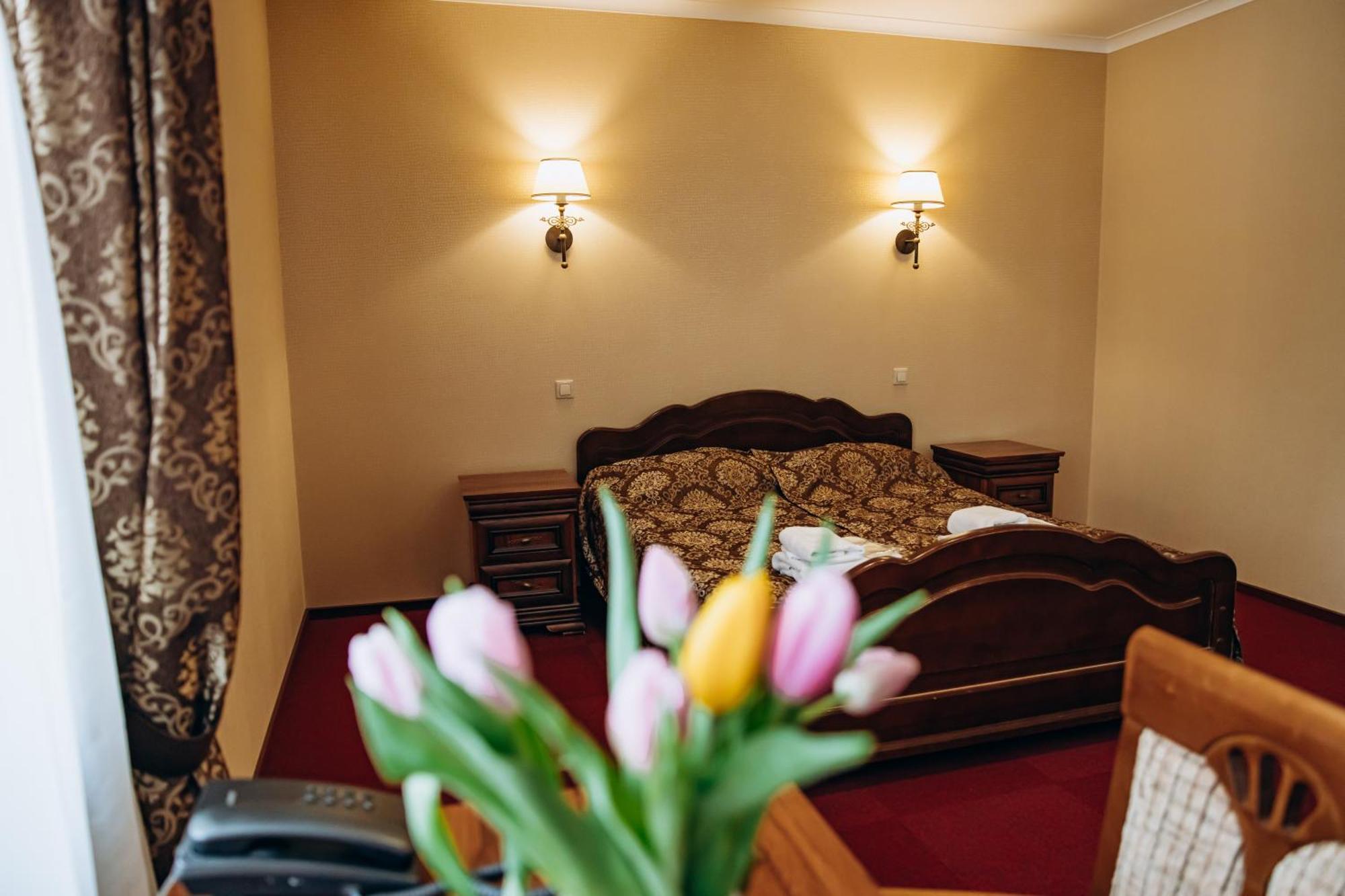 Sherwood Hotel Довгомостиська Екстер'єр фото