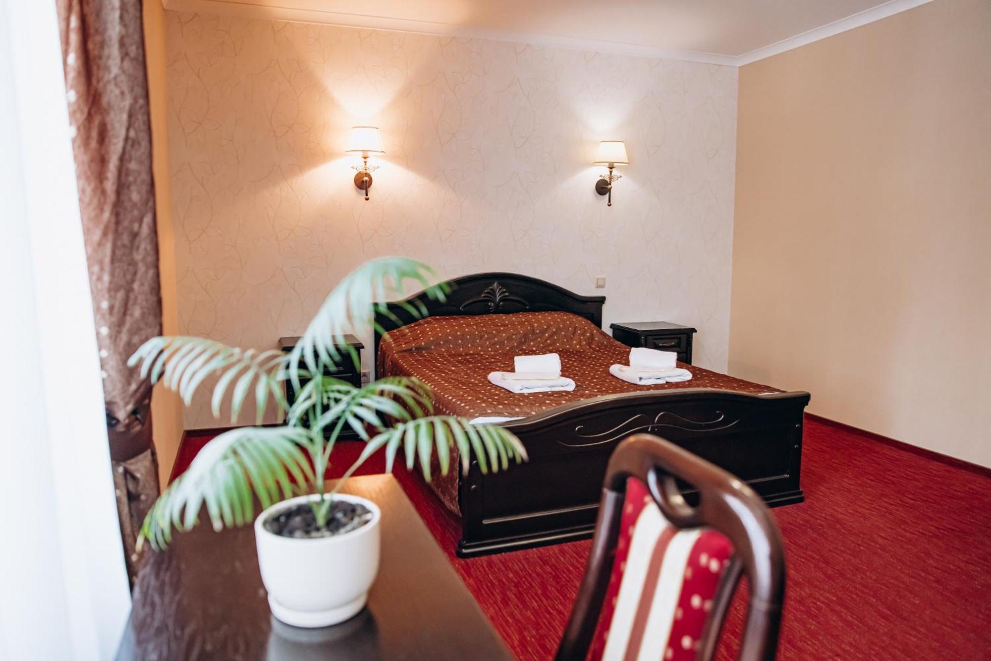 Sherwood Hotel Довгомостиська Екстер'єр фото